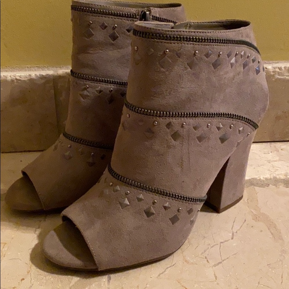 Jessica Simpson suede zipper ankle booties. Size 8